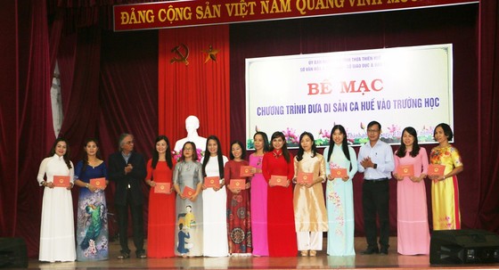 24 giáo viên THCS đầu tiên được giảng dạy di sản Ca Huế ảnh 2