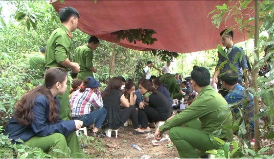 Triệt phá sới bạc trên núi, thu giữ hàng trăm triệu đồng ảnh 3