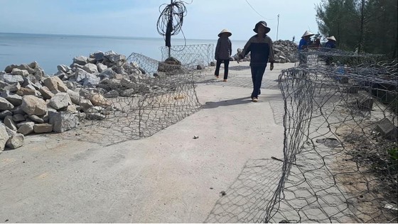 Khắc phục sự cố sạt lở đê biển xung yếu ở Hà Tĩnh ảnh 5