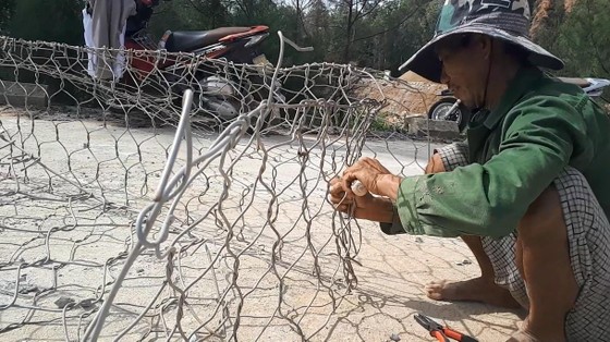 Khắc phục sự cố sạt lở đê biển xung yếu ở Hà Tĩnh ảnh 11