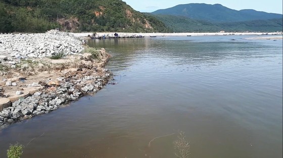 Khắc phục sự cố sạt lở đê biển xung yếu ở Hà Tĩnh ảnh 13