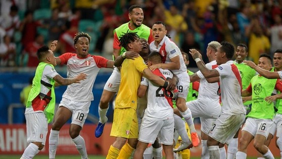 Uruguay bị loại số, c trong ngày tồi tệ của Suarez ảnh 1