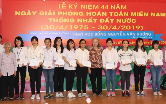 Trao học bổng Nguyễn Văn Hưởng lần thứ 21: "Về nguồn" để hiểu truyền thống cha ông ảnh 3