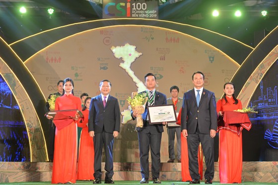 Hòa Bình được vinh danh Top 100 doanh nghiệp phát triển bền vững liên tiếp 2 năm liền ảnh 1