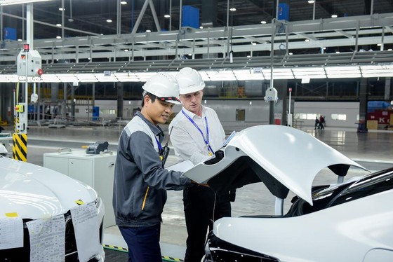 VinFast đưa 155 ô tô Lux ra nước ngoài kiểm thử ảnh 2