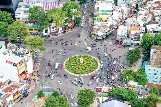 Muôn sắc bùng binh ảnh 2