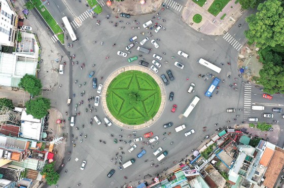 Muôn sắc bùng binh ảnh 5