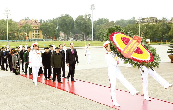 Lãnh đạo Đảng, Nhà nước vào Lăng viếng Chủ tịch Hồ Chí Minh ảnh 1