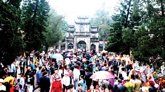 Khai hội chùa Hương ảnh 1