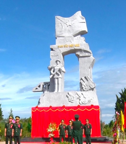 Khánh thành Tượng đài chiến sĩ CAND vũ trang bảo vệ giới tuyến ảnh 1