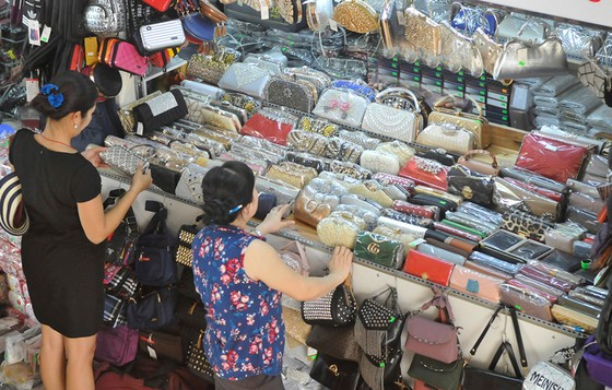 Nghịch lý trong xử lý hàng giả ảnh 1