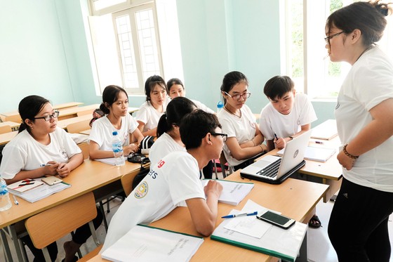 Cô gái chinh phục 12 trường đại học Mỹ dạy hè miễn phí học sinh đảo Lý Sơn ảnh 3