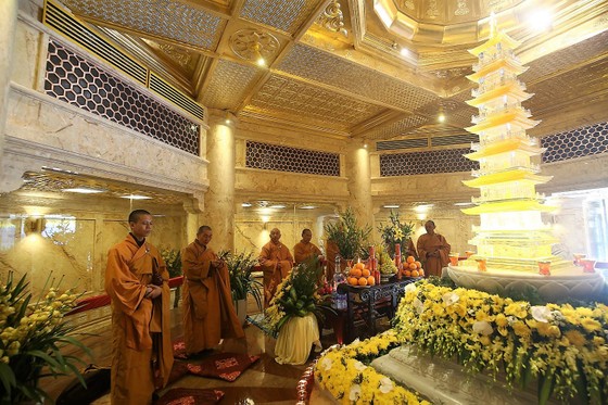 Khai hội xuân mở cổng trời Fansipan, du khách nô nức về chiêm bái xá lợi Phật trên đỉnh thiêng ảnh 5