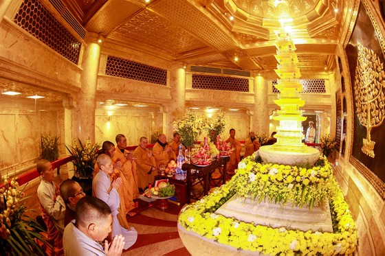 Khai hội xuân mở cổng trời Fansipan, du khách nô nức về chiêm bái xá lợi Phật trên đỉnh thiêng ảnh 7