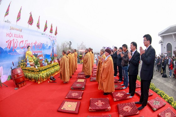 Khai hội xuân mở cổng trời Fansipan, du khách nô nức về chiêm bái xá lợi Phật trên đỉnh thiêng ảnh 3