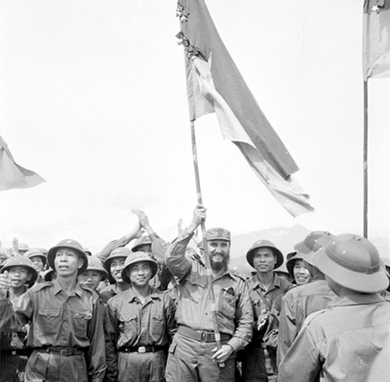 Chủ tịch Fidel Castro tại tuyến lửa Quảng Trị ảnh 1