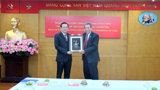 Ban Tuyên giáo Thành ủy TPHCM tiếp và làm việc với đoàn Ban Tư tưởng Trung ương Đảng Cộng sản Cuba ảnh 1