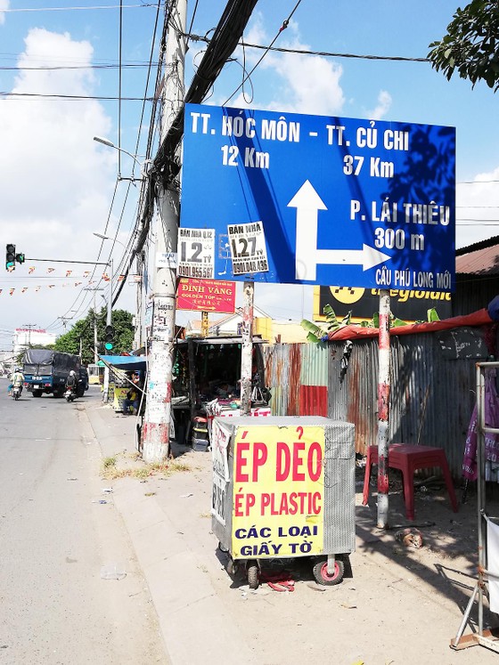 Tiếp tục tăng cường tuyên truyền, kiểm tra xử lý quảng cáo “rác” ảnh 1