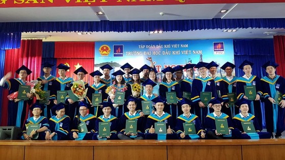 PV GAS trao 100 triệu đồng cho sinh viên PVU vượt khó học giỏi ảnh 1