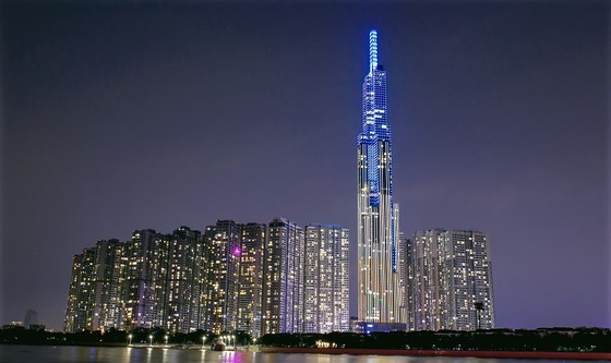 'Nụ cười Việt Nam' tỏa sáng trên tháp Landmark 81 truyền đi thông điệp hòa bình ảnh 1