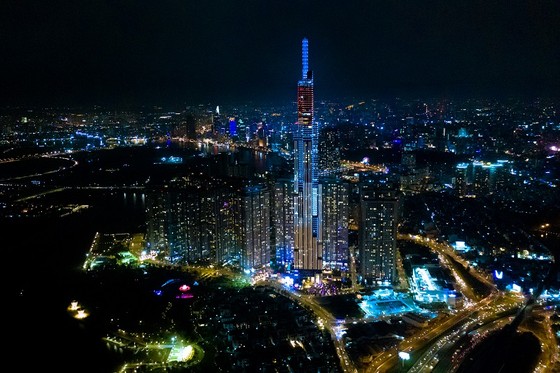 'Nụ cười Việt Nam' tỏa sáng trên tháp Landmark 81 truyền đi thông điệp hòa bình ảnh 2