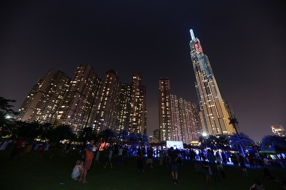 'Nụ cười Việt Nam' tỏa sáng trên tháp Landmark 81 truyền đi thông điệp hòa bình ảnh 3