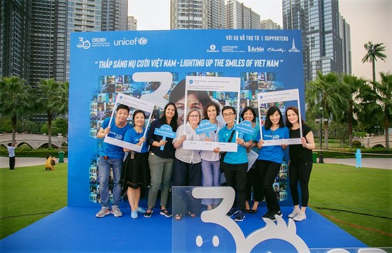 'Nụ cười Việt Nam' tỏa sáng trên tháp Landmark 81 truyền đi thông điệp hòa bình ảnh 7