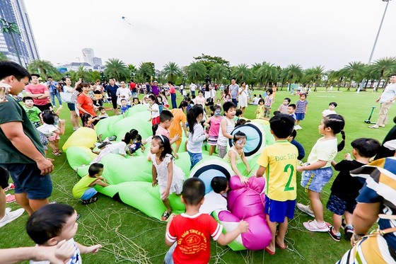 'Nụ cười Việt Nam' tỏa sáng trên tháp Landmark 81 truyền đi thông điệp hòa bình ảnh 8