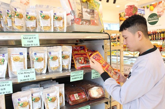 Tăng sản phẩm, dịch vụ mới-Người tiêu dùng thỏa sức mua ảnh 1