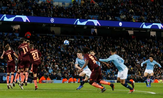 Tiền đạo Man City tiết lộ bí mật quả sút phạt thần sầu trước Hoffenheim ảnh 1