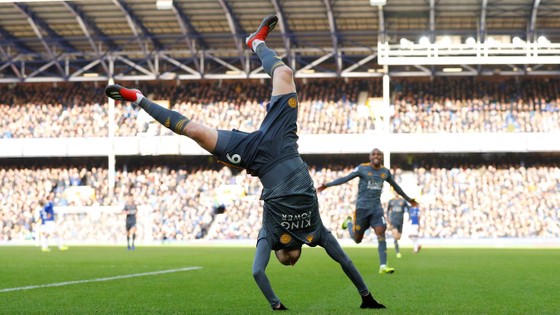 Jamie Vardy giúp Bầy cáo nhấn chìm Everton ảnh 6