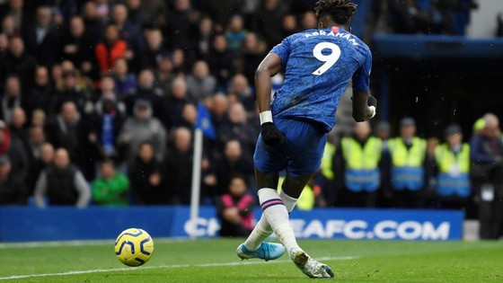 Thắng dễ Crystal Palace 2-0, Chelsea vươn lên nhì bảng ảnh 1