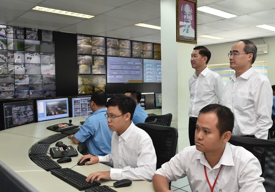Bí thư Thành ủy TPHCM Nguyễn Thiện Nhân: 'Thời kỳ ô tô tự lái thì không nên sáng chế lại xe đạp' ảnh 1