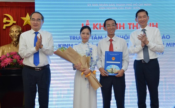 Bí thư Thành ủy TPHCM Nguyễn Thiện Nhân: Xây dựng đô thị thông minh để 'đoàn tàu TPHCM' tăng tốc ảnh 1