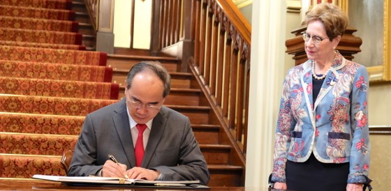 Bí thư Thành ủy TPHCM Nguyễn Thiện Nhân thảo luận chương trình hợp tác với bang New South Wales ảnh 1