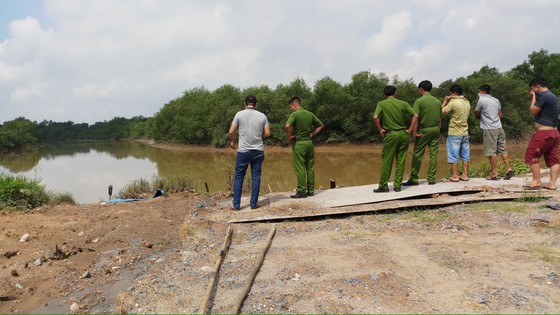 Thi thể nam thanh niên tử vong trôi trên sông Rạch Chiếc ảnh 2