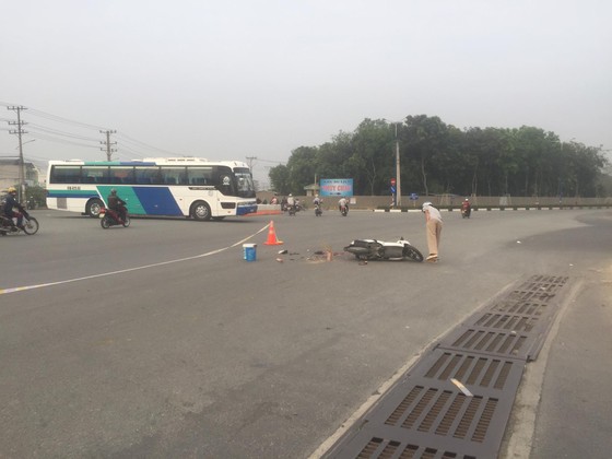 Người dân truy đuổi xe container cán chết người phụ nữ rồi bỏ chạy ảnh 2