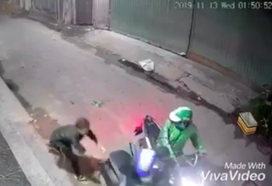 Hai thanh niên dùng dao, bình xịt hơi cay tấn công người dân để cướp tài sản táo tợn ảnh 3