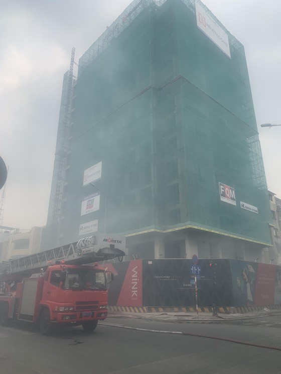 Cháy ở công trình tại quận 1 ảnh 2