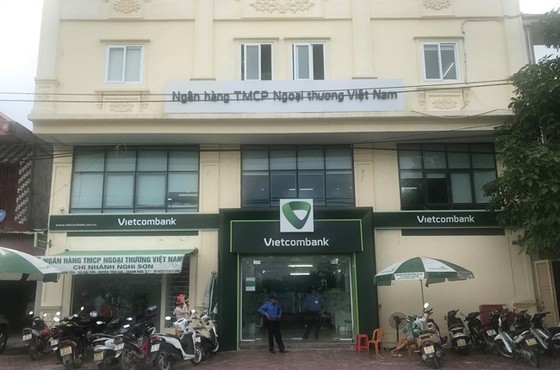 Táo tợn cướp ngân hàng giữa ban ngày ảnh 1