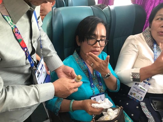 Xe chở 42 VĐV, HLV Việt Nam va chạm với xe chờ đoàn thể thao Lào, mọi người đều an toàn ảnh 5
