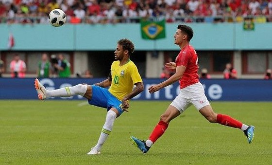 Neymar lại nhảy Samba, Bộ tứ sát thủ hạ gục tuyển Áo ảnh 2