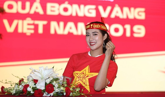 Bật mí dàn người đẹp dự đoán trận trận Việt Nam gặp Thái Lan ảnh 1