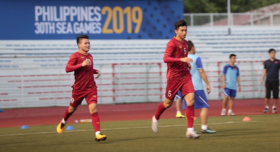 U22 Việt Nam tập buổi đầu tiên trên đất Philippines ảnh 7