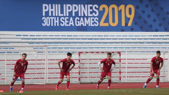U22 Việt Nam tập buổi đầu tiên trên đất Philippines ảnh 8