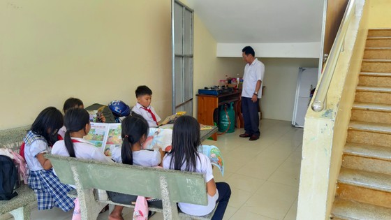 Hỗ trợ tiền để cải thiện bữa cơm cho học sinh nghèo vùng cao ảnh 3