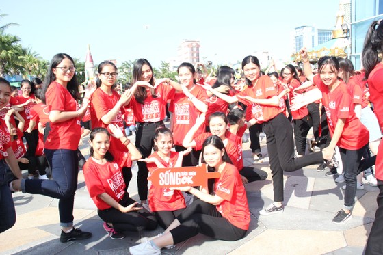 Hơn 1000 thanh niên Đà Nẵng tham gia "Nhảy! Vì sự tử tế" ảnh 7