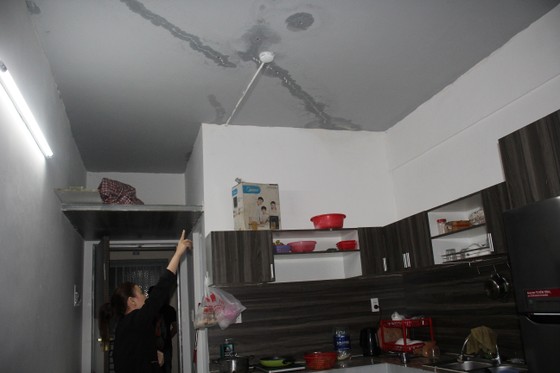 Khốn khổ vì chung cư thu nhập thấp thấm dột, chập điện ảnh 1
