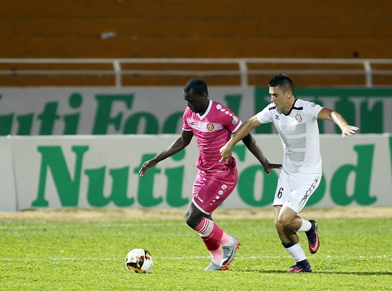 Vòng 3 Nuti Cafe V-League 2018: Trần Phi Sơn giúp TPHCM đánh bại CLB Sài Gòn 2-1 ảnh 1