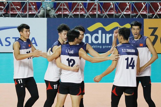 Bóng chuyền nam: Đánh bại Trung Quốc 3-2, tuyển Việt Nam gây sốc cả châu Á ảnh 4